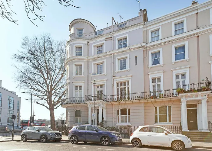 Luxury 2 Bedroom Flat In Royal Crescent